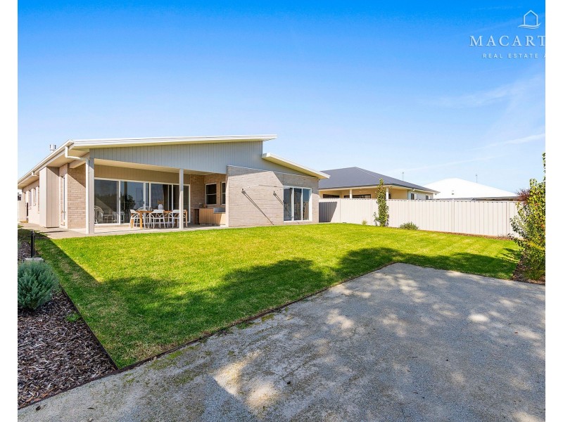 5 Dallas Avenue, Gobbagombalin NSW 2650