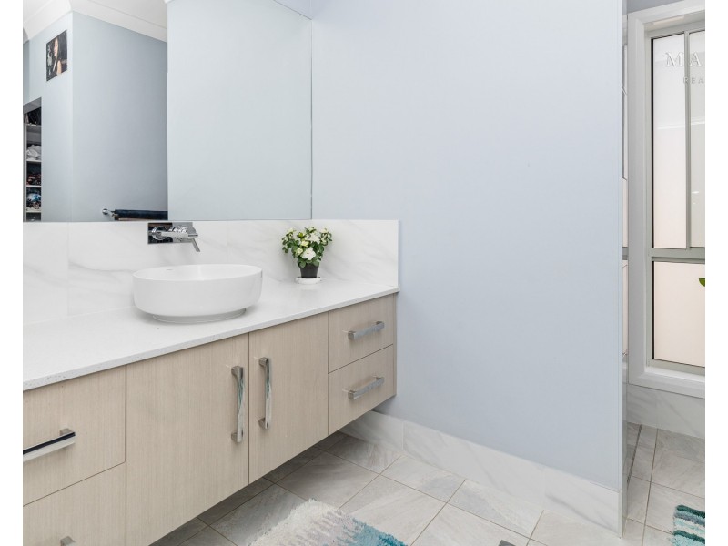6 Jade Place, Estella NSW 2650