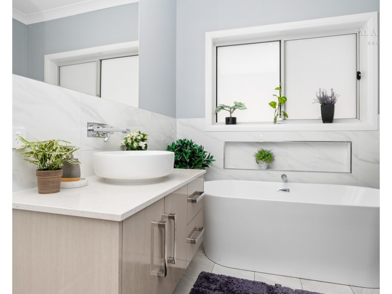 6 Jade Place, Estella NSW 2650