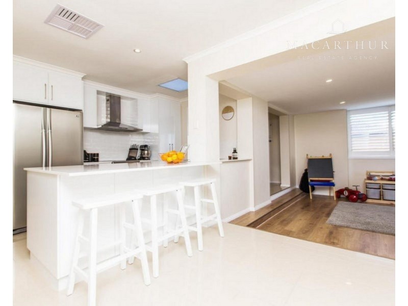 6 Ilex Street, Lake Albert NSW 2650