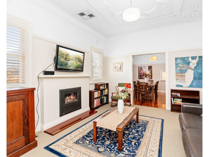 1 Sunshine Avenue, Turvey Park NSW 2650