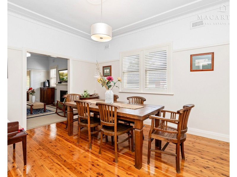 1 Sunshine Avenue, Turvey Park NSW 2650