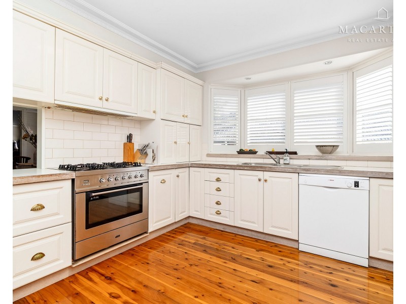 1 Sunshine Avenue, Turvey Park NSW 2650