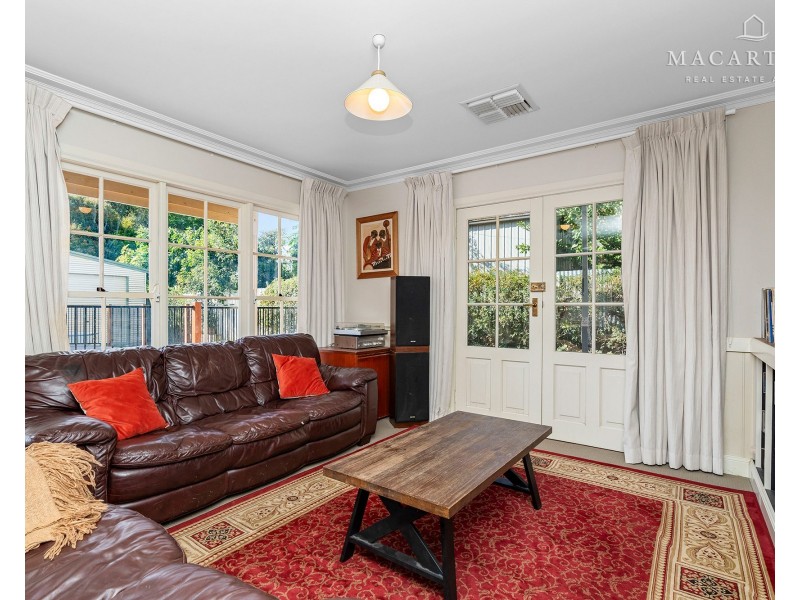 1 Sunshine Avenue, Turvey Park NSW 2650