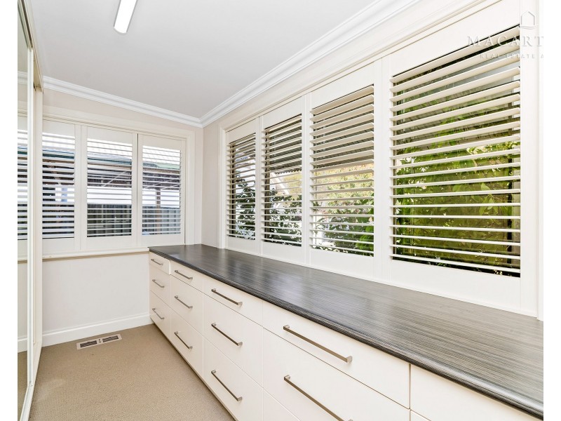 1 Sunshine Avenue, Turvey Park NSW 2650