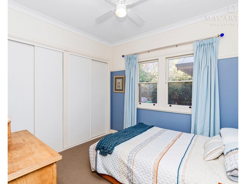 1 Sunshine Avenue, Turvey Park NSW 2650