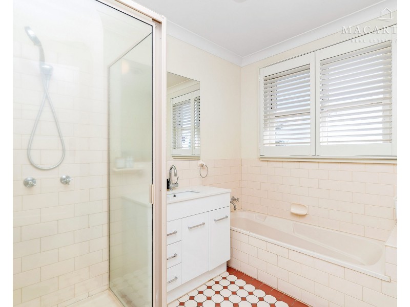 1 Sunshine Avenue, Turvey Park NSW 2650