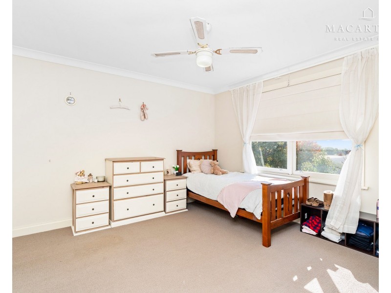 1 Sunshine Avenue, Turvey Park NSW 2650