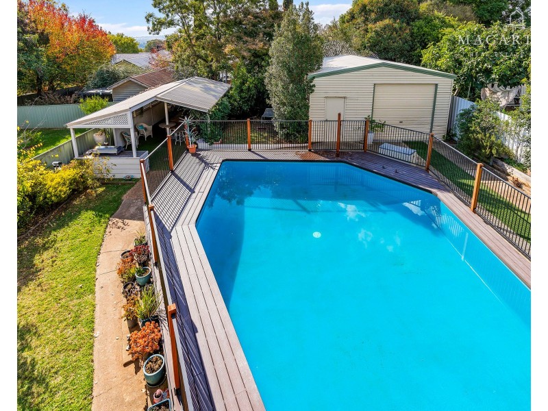 1 Sunshine Avenue, Turvey Park NSW 2650
