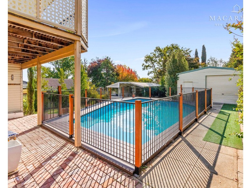 1 Sunshine Avenue, Turvey Park NSW 2650