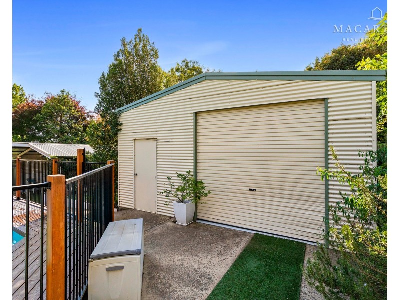 1 Sunshine Avenue, Turvey Park NSW 2650