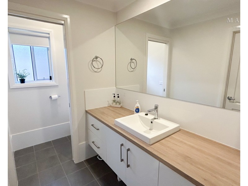 1/114 Brooklyn Drive, Bourkelands NSW 2650