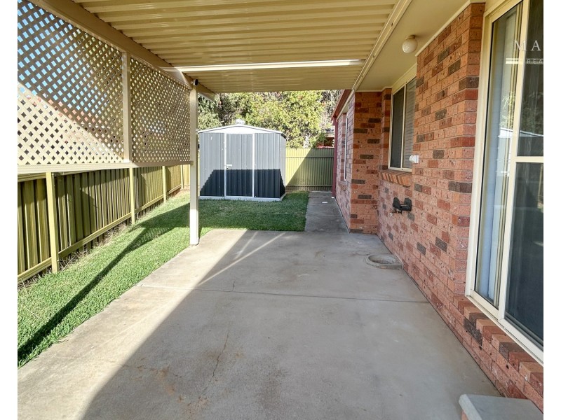 2/4 Dunn Avenue, Forest Hill NSW 2651