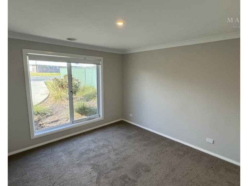 2/26 Quandong Place, Forest Hill NSW 2651