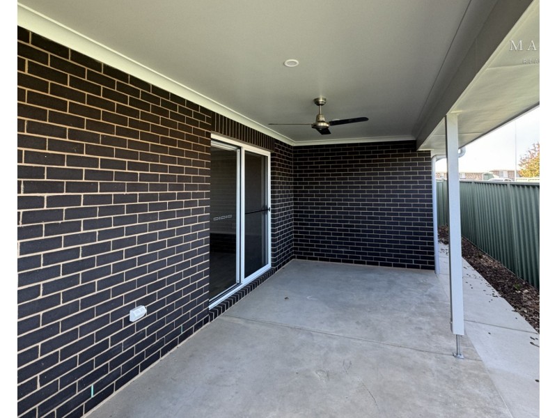 2/26 Quandong Place, Forest Hill NSW 2651