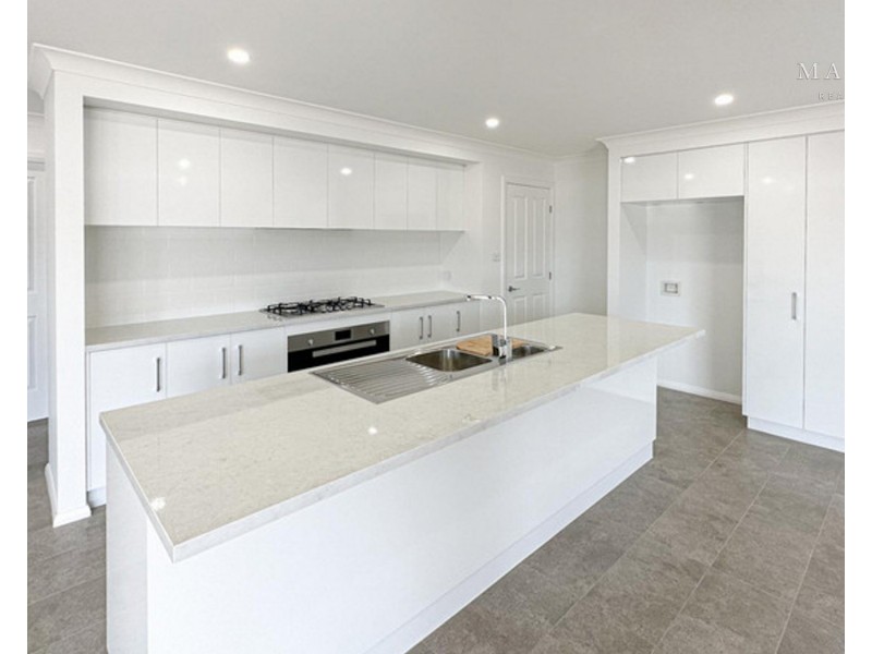 141 Valencia Drive, Gobbagombalin NSW 2650