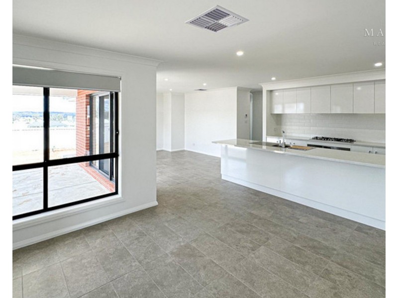 141 Valencia Drive, Gobbagombalin NSW 2650