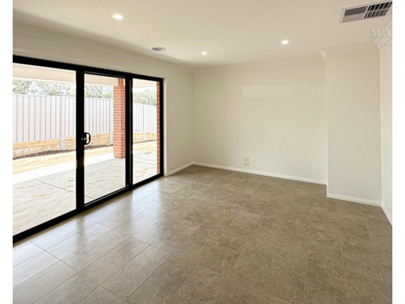 141 Valencia Drive, Gobbagombalin NSW 2650