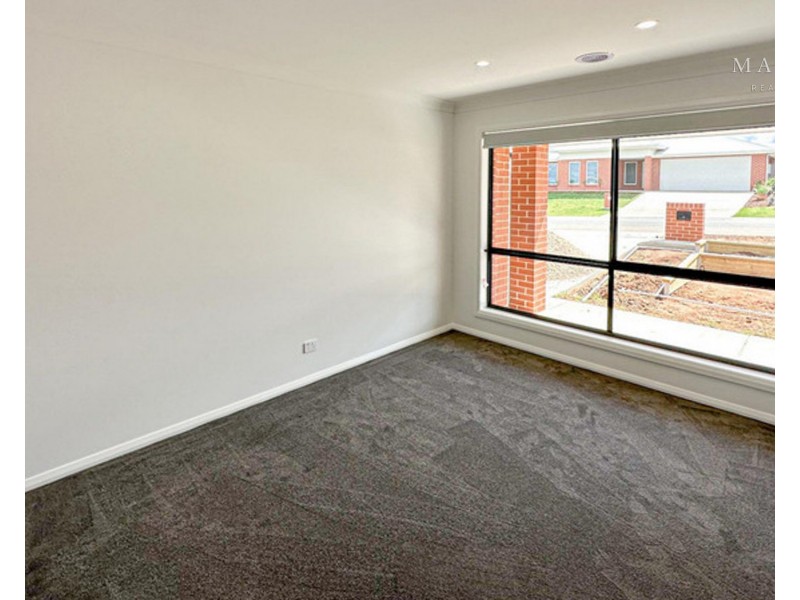 141 Valencia Drive, Gobbagombalin NSW 2650