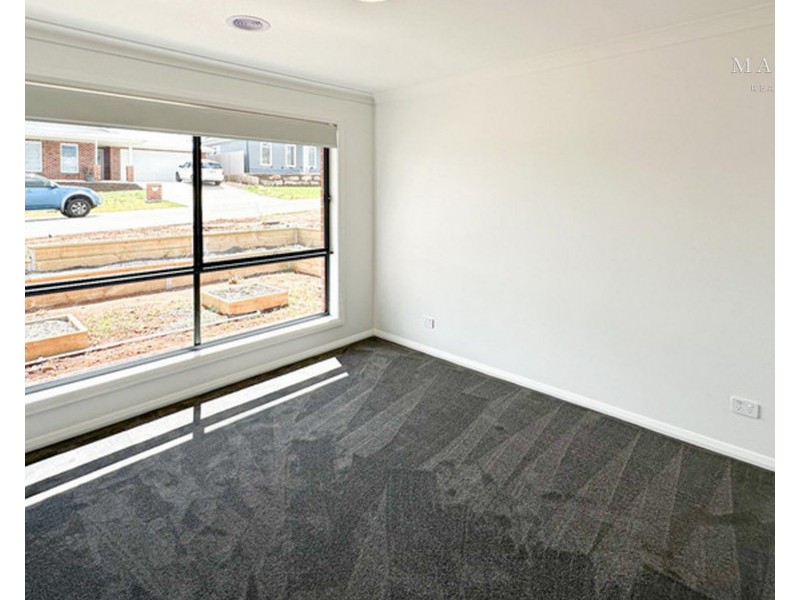 141 Valencia Drive, Gobbagombalin NSW 2650