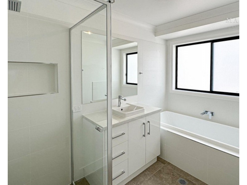 141 Valencia Drive, Gobbagombalin NSW 2650