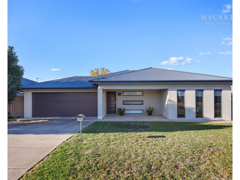 54 Barrima Drive, Glenfield Park NSW 2650