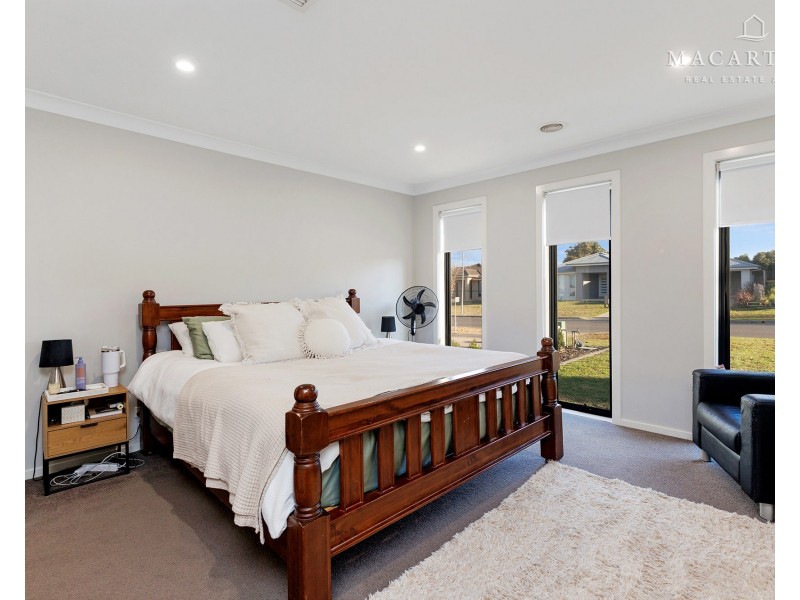 54 Barrima Drive, Glenfield Park NSW 2650