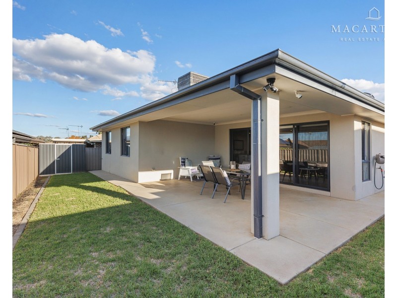 54 Barrima Drive, Glenfield Park NSW 2650