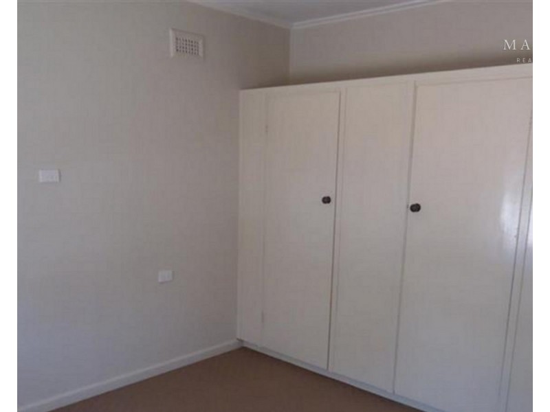 8 Rudd Street, Turvey Park NSW 2650