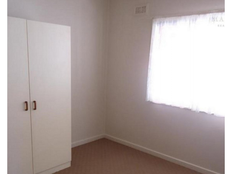 8 Rudd Street, Turvey Park NSW 2650