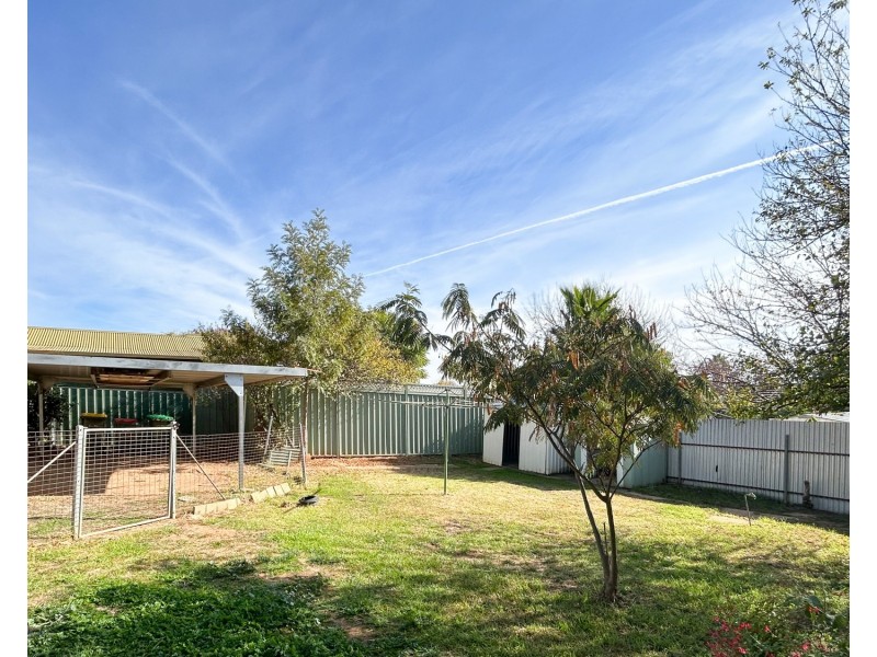 8 Rudd Street, Turvey Park NSW 2650