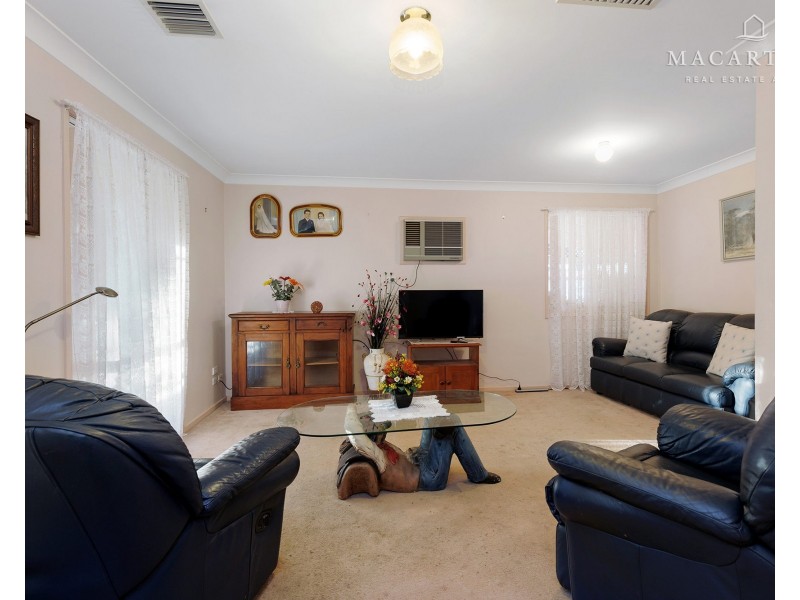 4 Toney Place, Glenfield Park NSW 2650