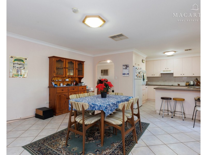 4 Toney Place, Glenfield Park NSW 2650