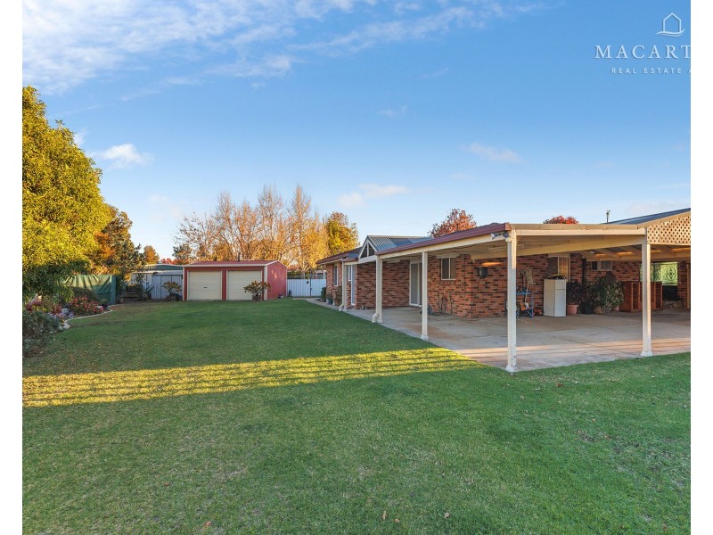 4 Toney Place, Glenfield Park NSW 2650