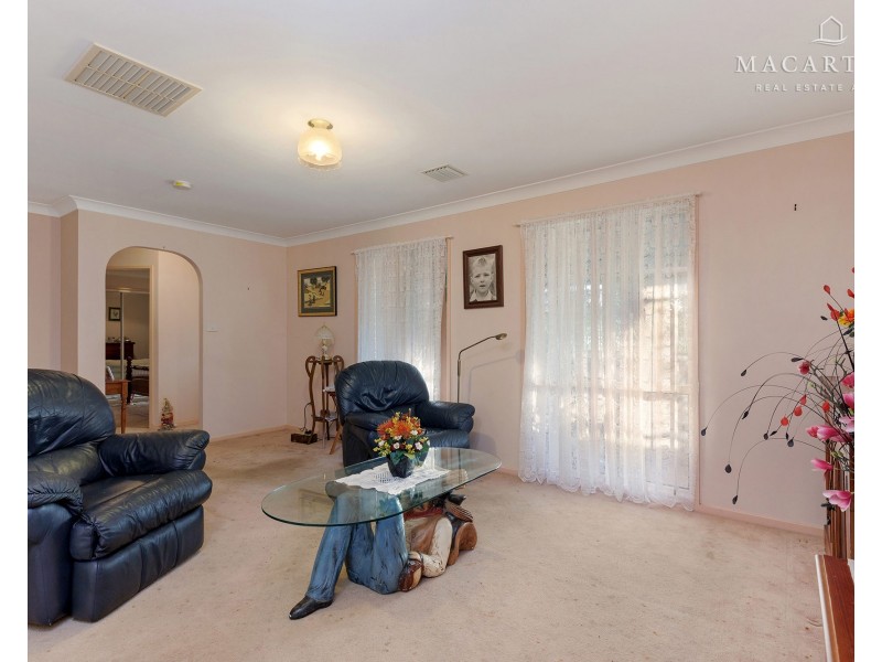 4 Toney Place, Glenfield Park NSW 2650