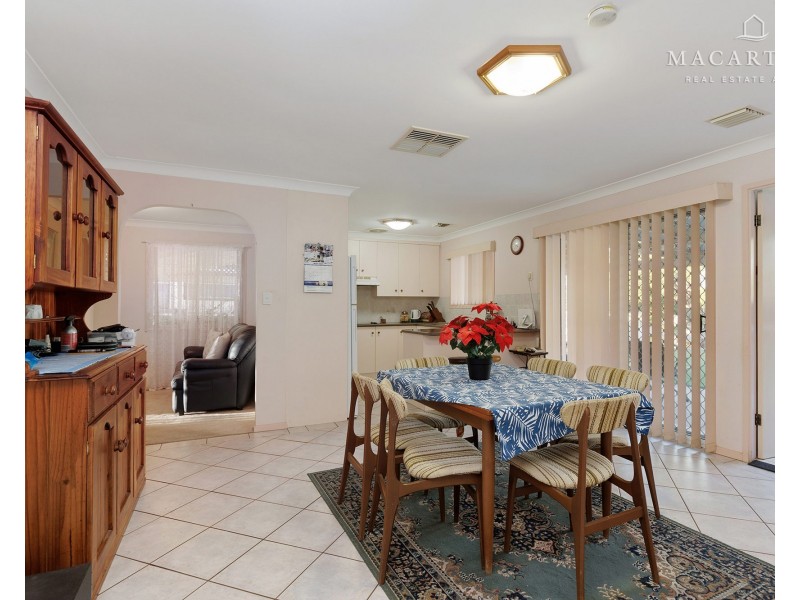 4 Toney Place, Glenfield Park NSW 2650