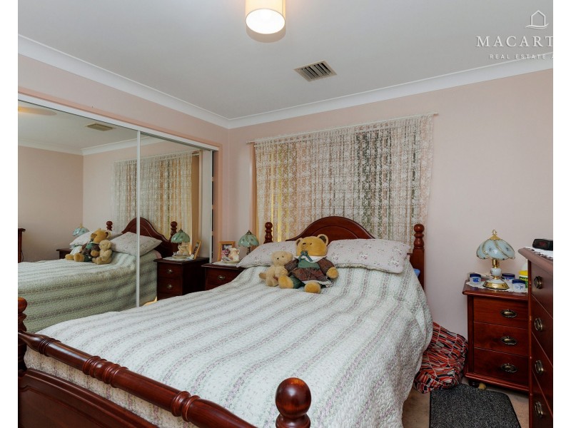 4 Toney Place, Glenfield Park NSW 2650