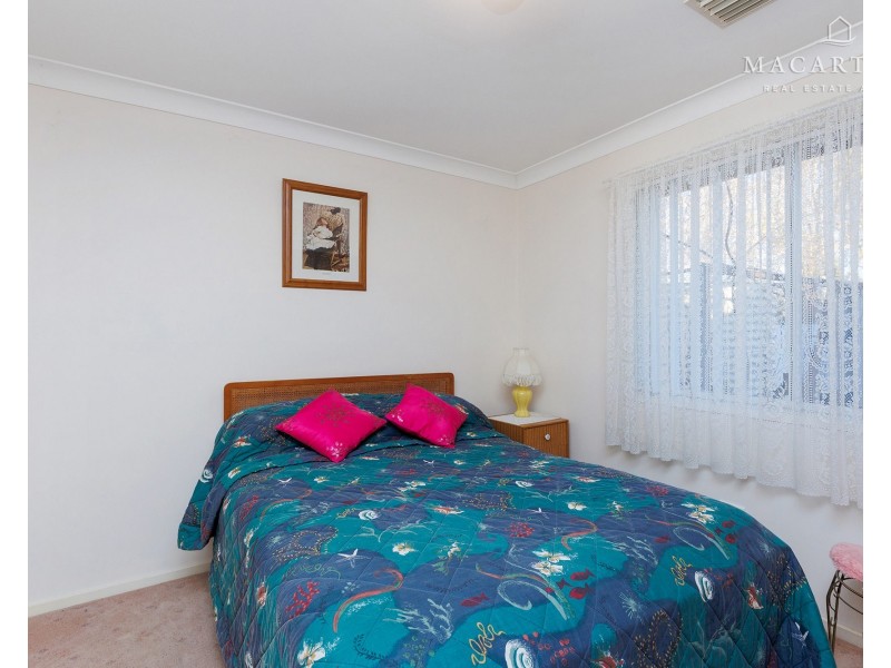 4 Toney Place, Glenfield Park NSW 2650