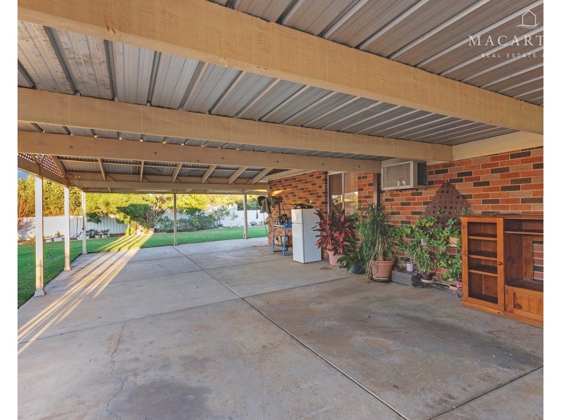 4 Toney Place, Glenfield Park NSW 2650