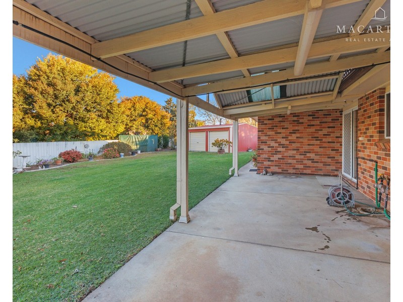 4 Toney Place, Glenfield Park NSW 2650