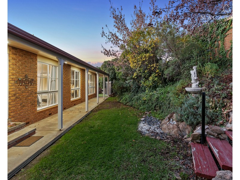 1 Jamie Place, Tolland NSW 2650