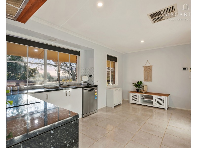 1 Jamie Place, Tolland NSW 2650
