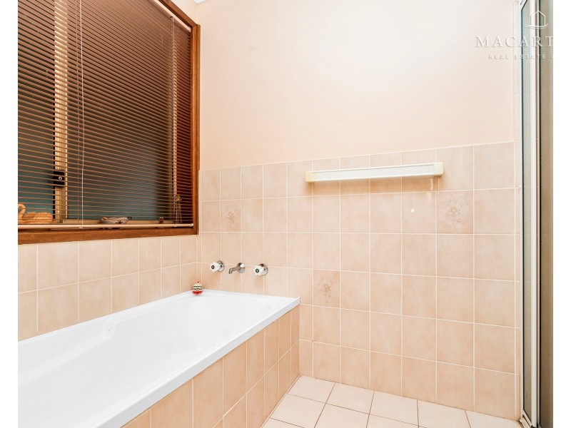 10 Ashbridge Road, Ganmain NSW 2702