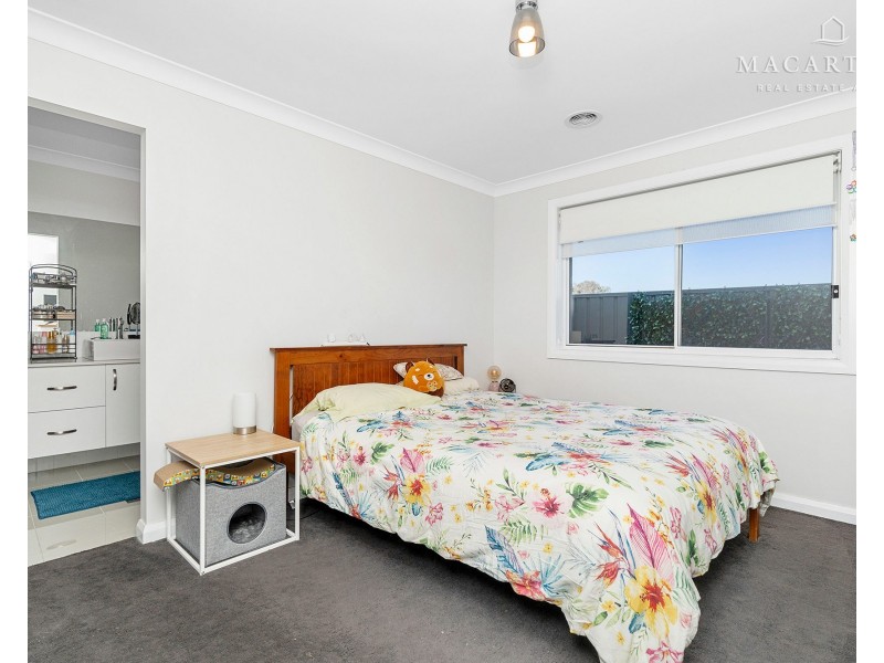 109 Brooklyn Drive, Bourkelands NSW 2650