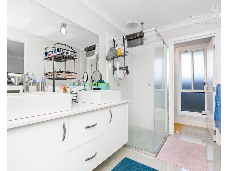 109 Brooklyn Drive, Bourkelands NSW 2650