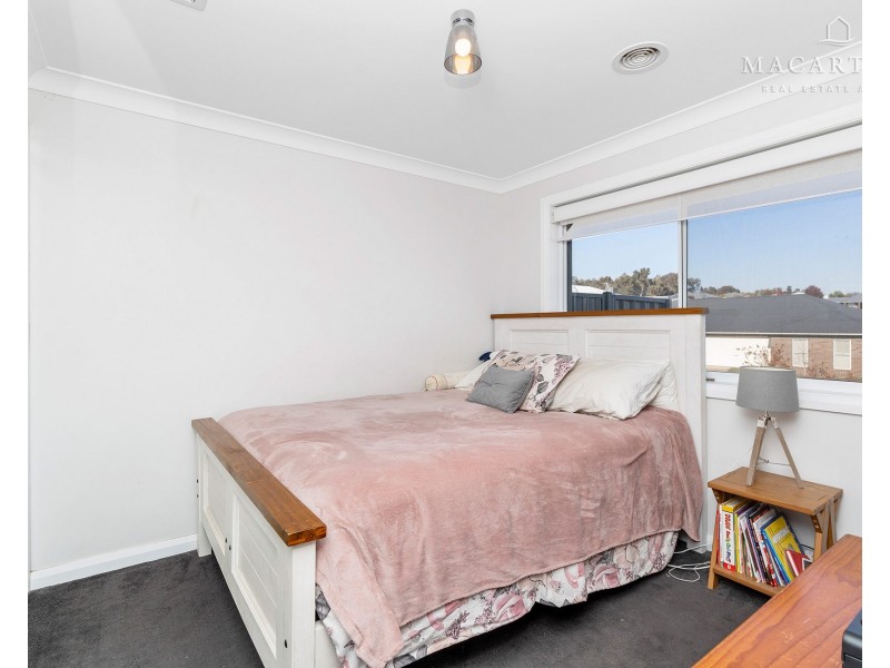 109 Brooklyn Drive, Bourkelands NSW 2650