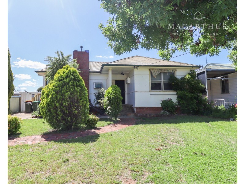 15 Mount Austin Avenue, Mount Austin NSW 2650