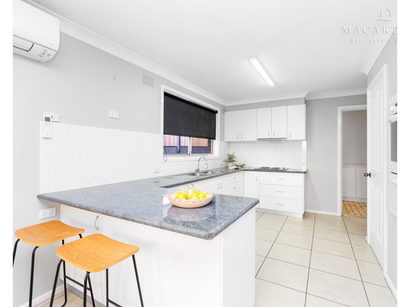 6 Dalman Parkway, Glenfield Park NSW 2650