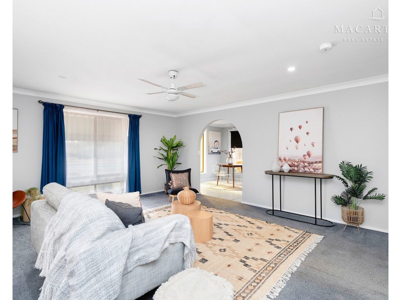 6 Dalman Parkway, Glenfield Park NSW 2650