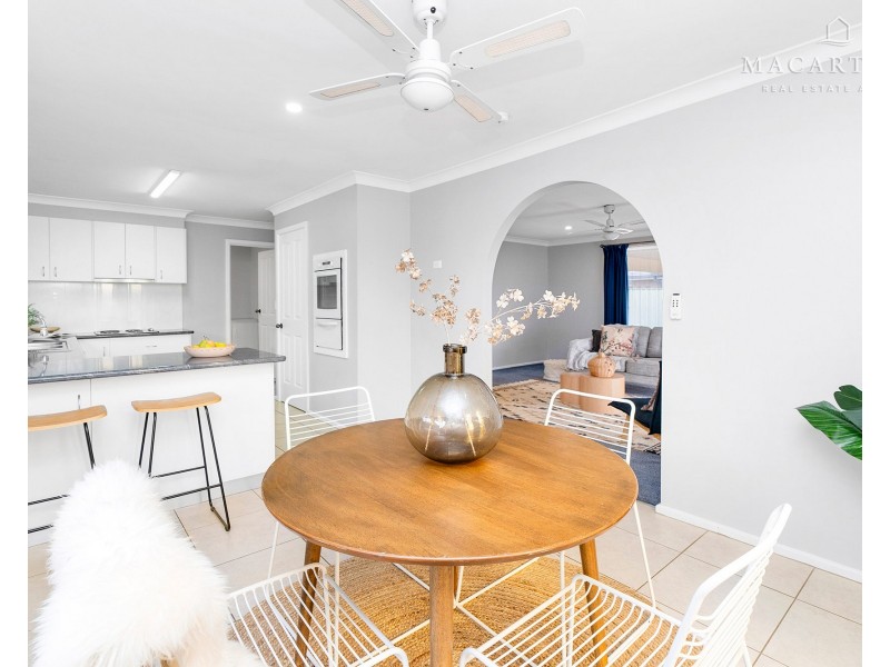 6 Dalman Parkway, Glenfield Park NSW 2650